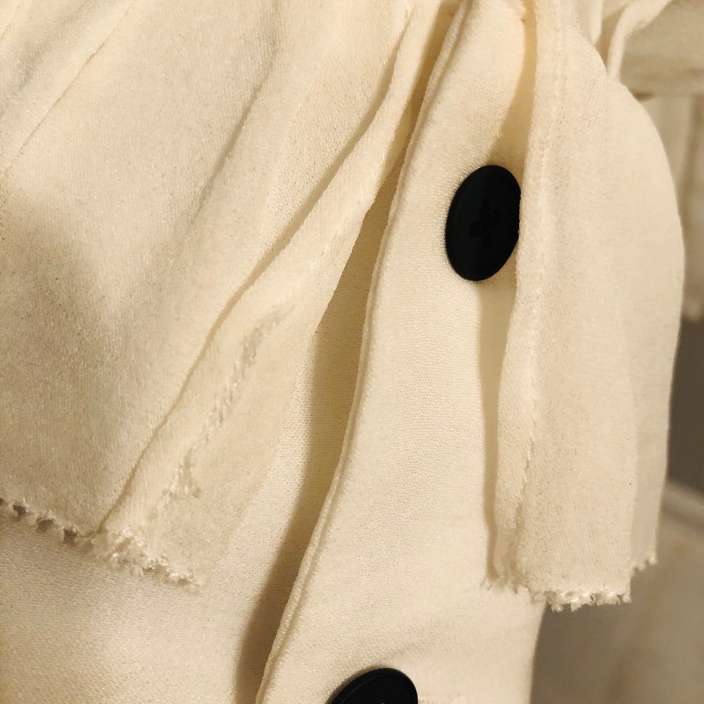 A very complementing Saks white sheer blouse - Picture 3 of 8